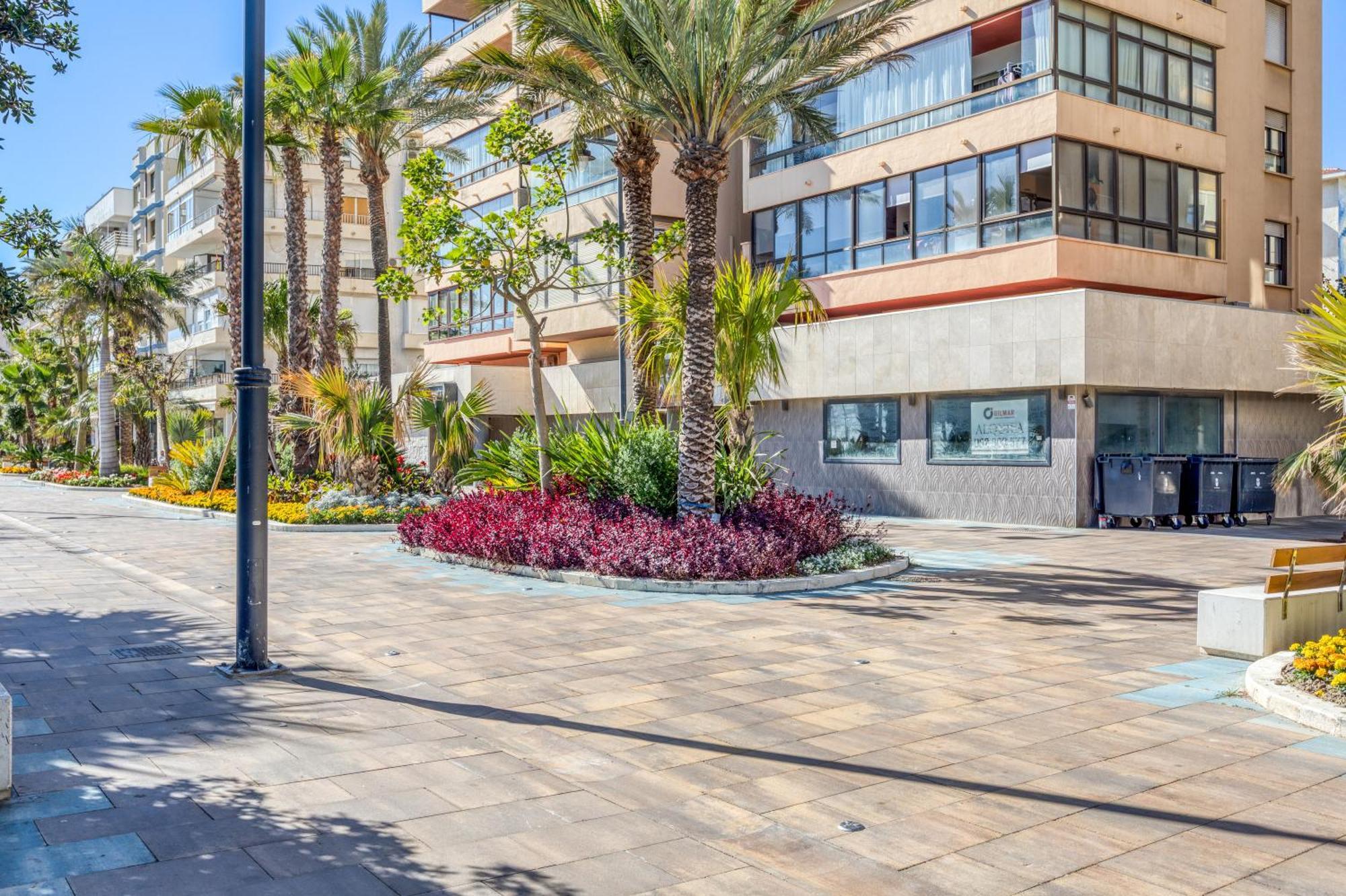 Hanami Plaza Abc Estepona Eksteriør billede